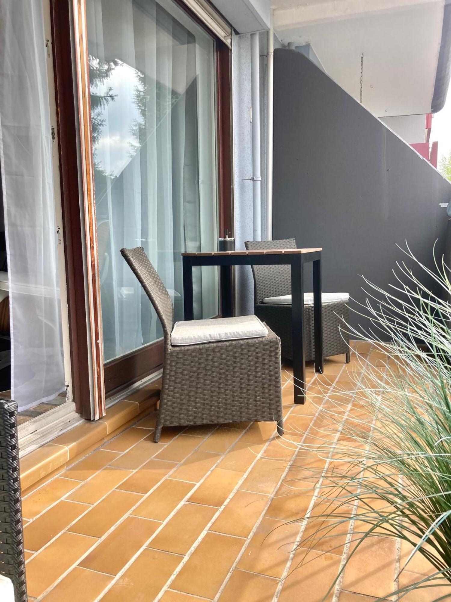 Living At Saarpartments -Adultsonly- 2 Bedrooms, Kitchen- Business & Holiday Apartments For Long- And Short Term Stay, 3 Min To Train-Station, Secure E-Bike Parking! Saarbrücken Eksteriør bilde