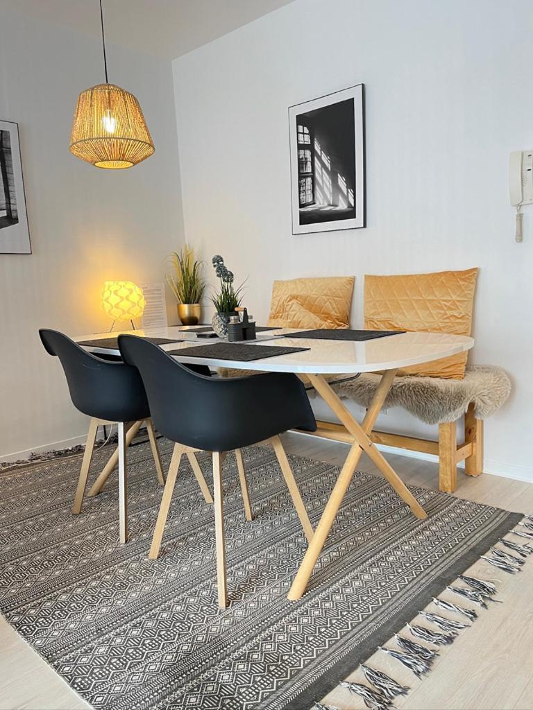 Living At Saarpartments -Adultsonly- 2 Bedrooms, Kitchen- Business & Holiday Apartments For Long- And Short Term Stay, 3 Min To Train-Station, Secure E-Bike Parking! Saarbrücken Eksteriør bilde