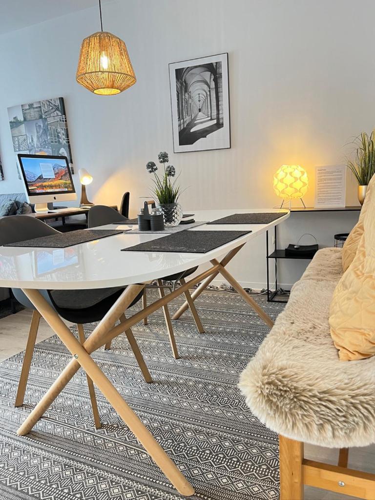 Living At Saarpartments -Adultsonly- 2 Bedrooms, Kitchen- Business & Holiday Apartments For Long- And Short Term Stay, 3 Min To Train-Station, Secure E-Bike Parking! Saarbrücken Eksteriør bilde