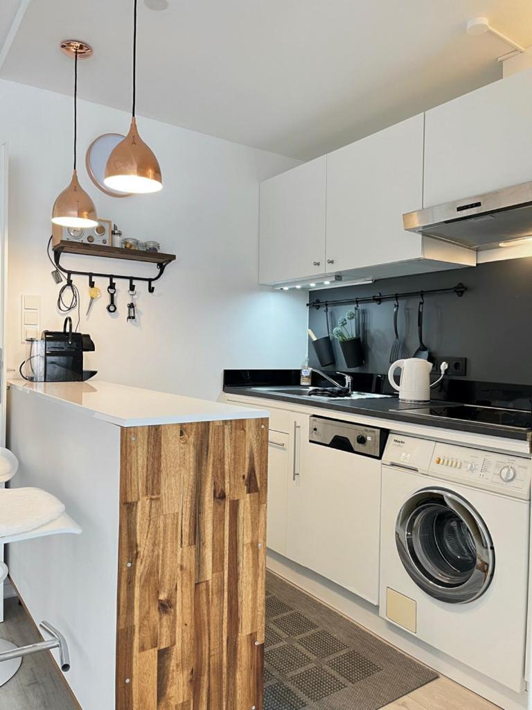 Living At Saarpartments -Adultsonly- 2 Bedrooms, Kitchen- Business & Holiday Apartments For Long- And Short Term Stay, 3 Min To Train-Station, Secure E-Bike Parking! Saarbrücken Eksteriør bilde