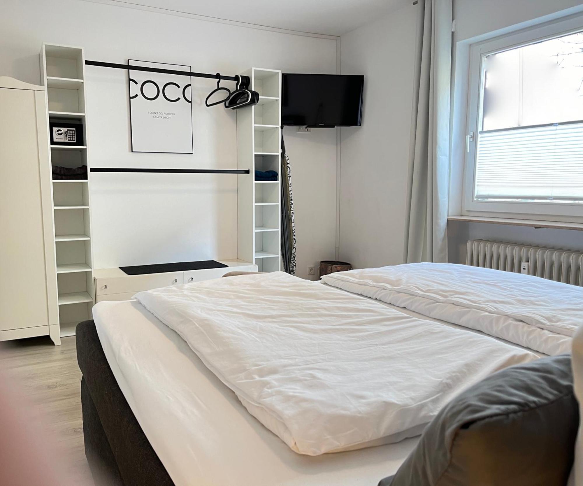 Living At Saarpartments -Adultsonly- 2 Bedrooms, Kitchen- Business & Holiday Apartments For Long- And Short Term Stay, 3 Min To Train-Station, Secure E-Bike Parking! Saarbrücken Eksteriør bilde